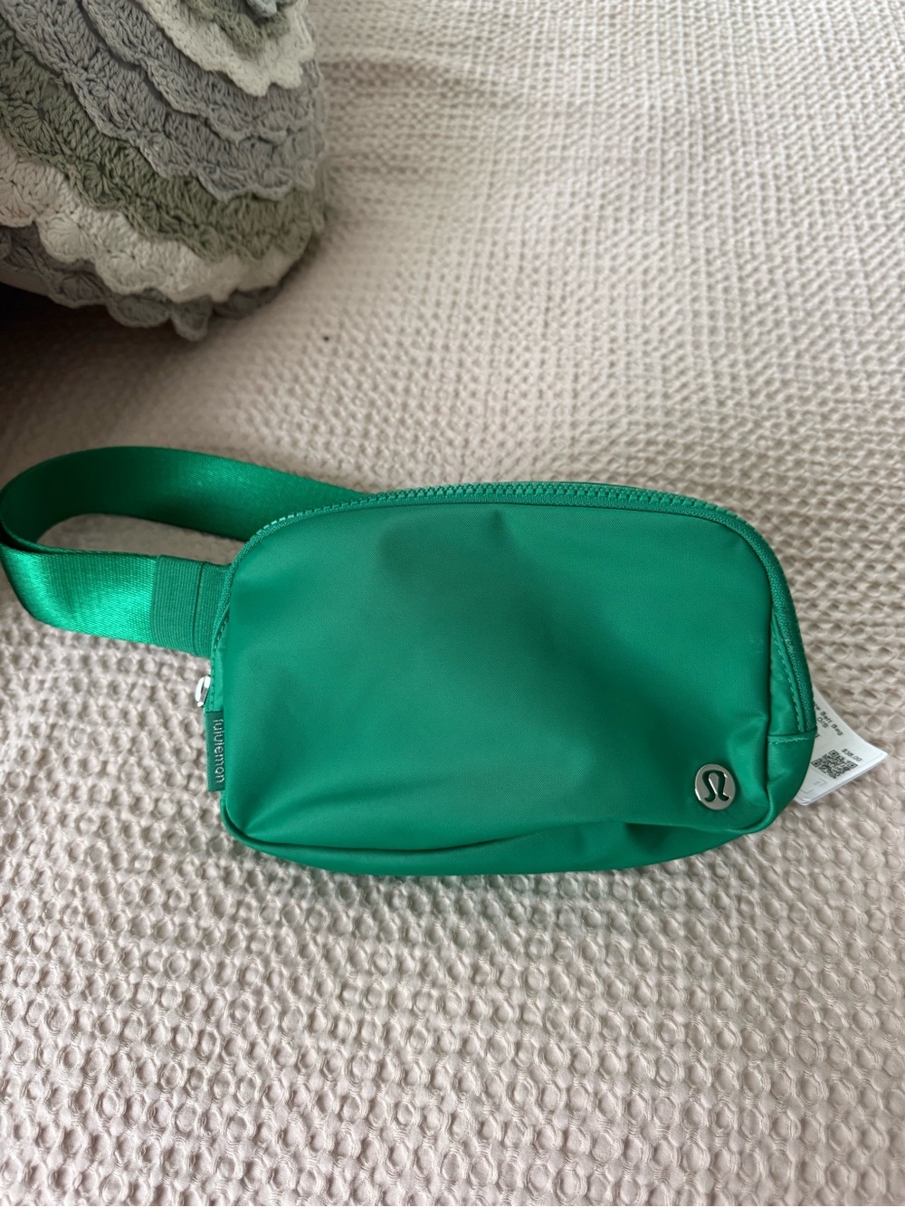 lululemon Everywhere Belt Bag in Bright Green